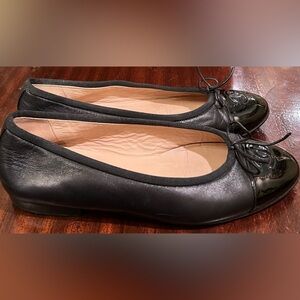 Chanel Lambskin & Patent calfskin black ballet flats